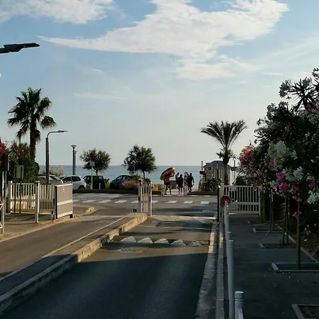 Au Clair De La Dune Apartment *